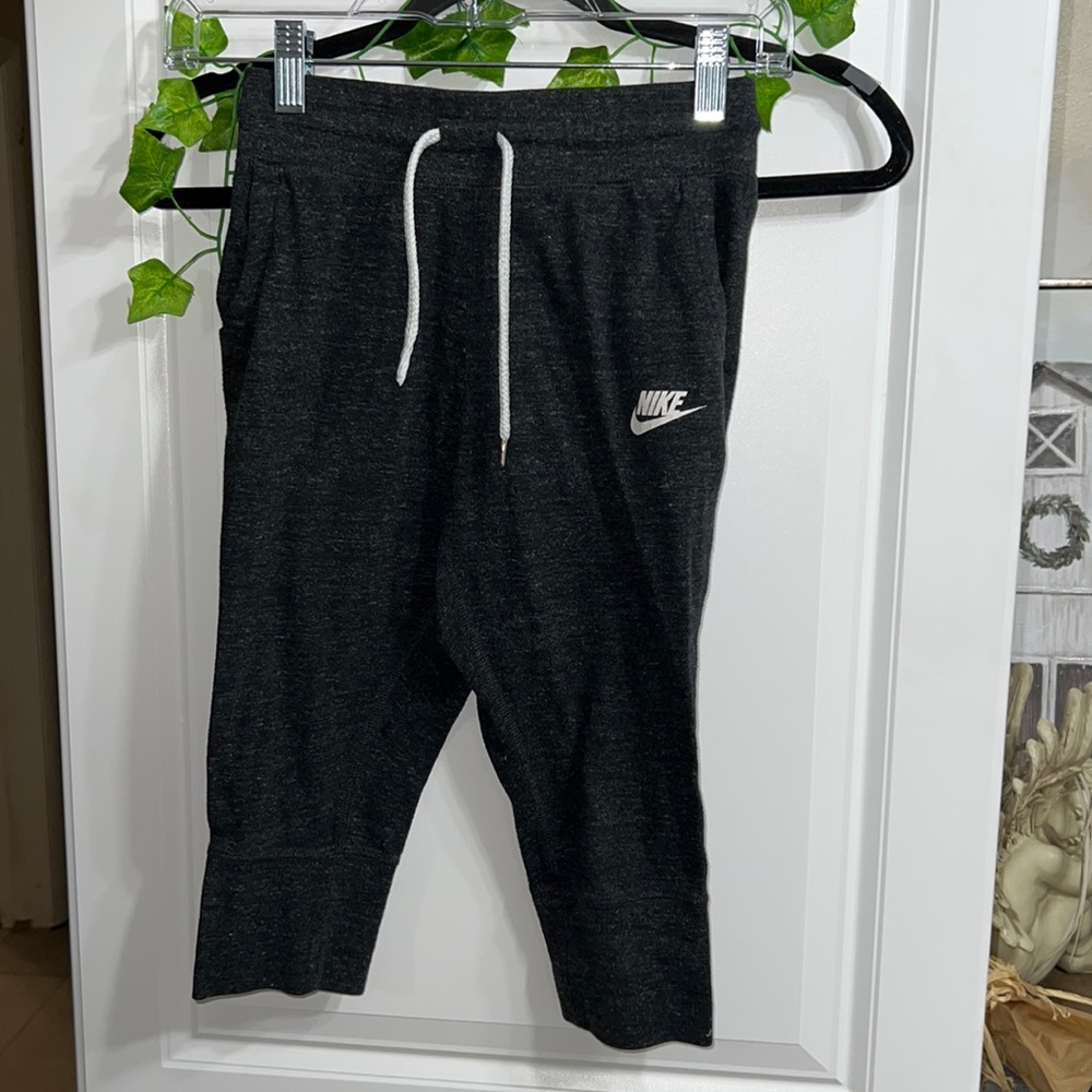 NIKE DARK GREY CAPRI SWEATPANTS w/ pockets